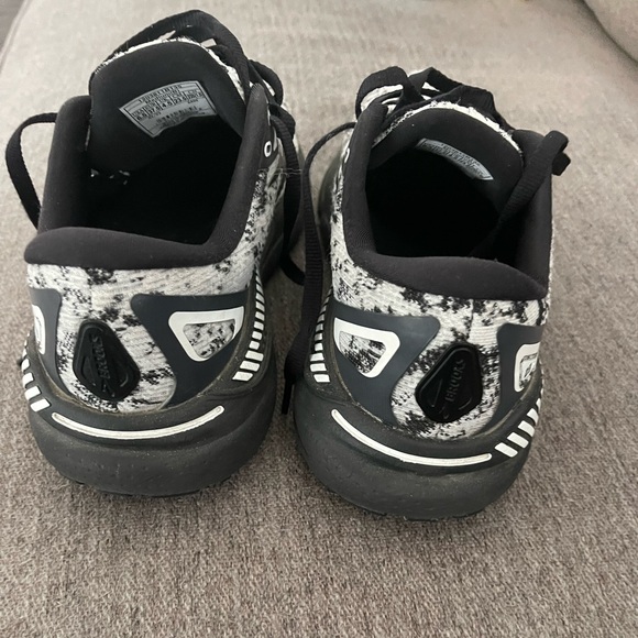 Brooks Adrenaline GTS Sneakers - Black and White - Picture 4 of 7